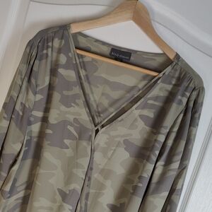 BOLD elements Camo Drapped Top With Slit 3/4  Sleeves That Tie At End Size XXL